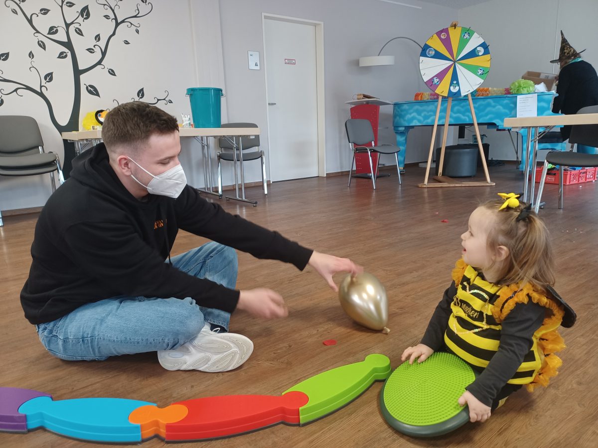 2021 - Eine Biene im Haus an Fashing